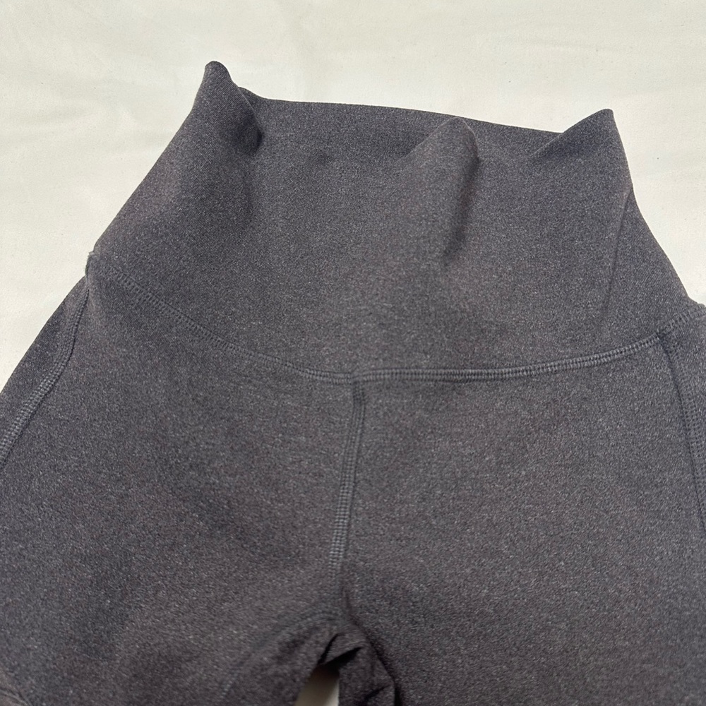 ALO YOGA MOTO LEGGING - Picture 10 of 11